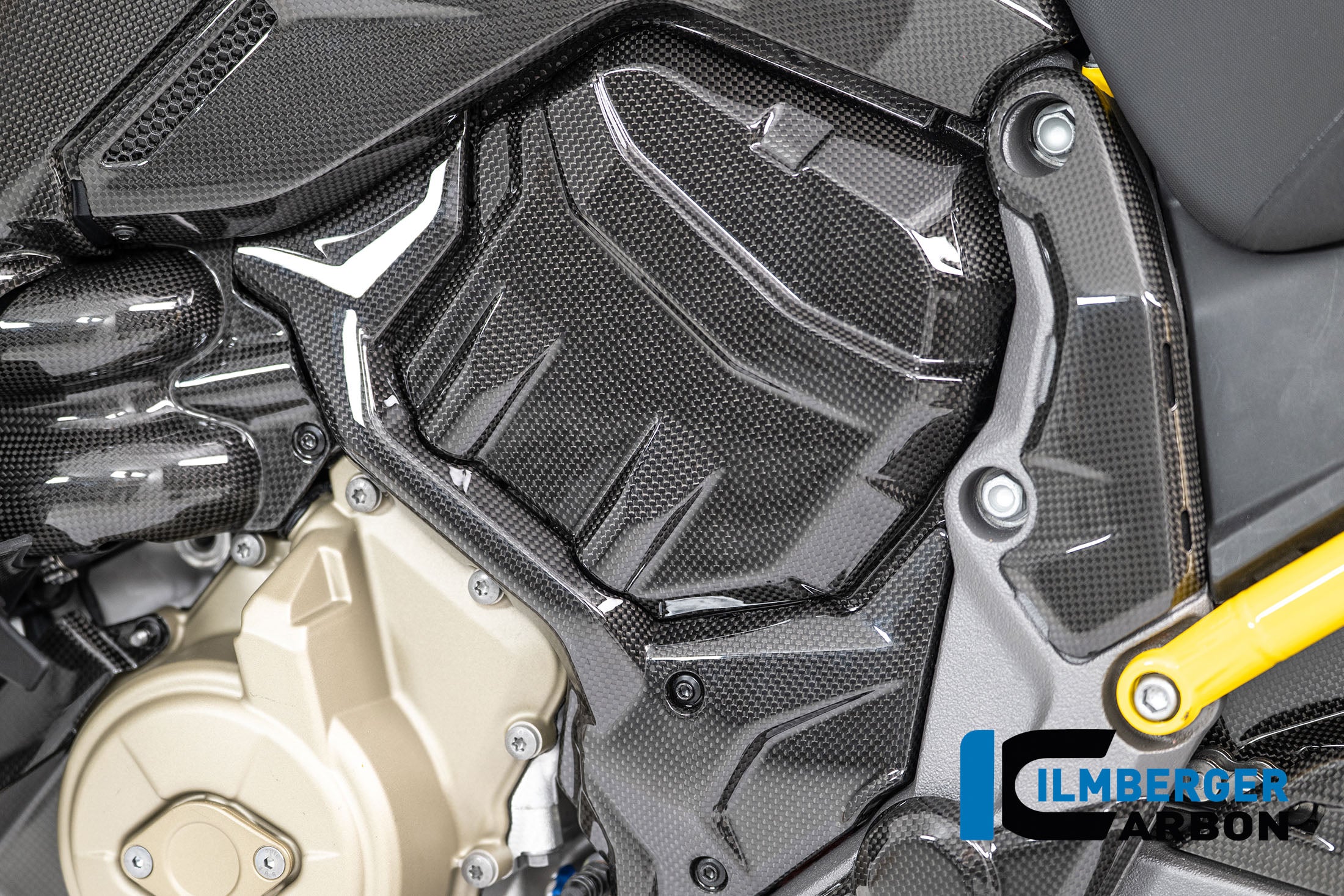 Ilmberger Carbon / イルムバーガー シリンダーヘッドカバー(左側)、カーボングロス仕上げ、Ducati Multistrada V4 2025年モデル | CG.ZAL.014.MTS25