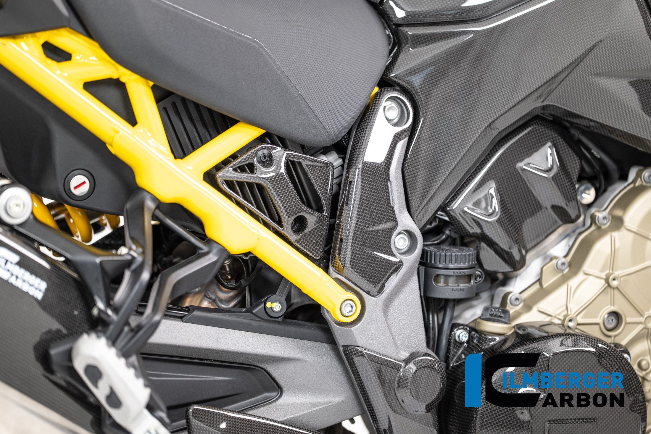Ilmberger Carbon / イルムバーガー フレーム・トライアングル・カバー(右側) カーボン・グロス Ducati Multistrada V4 2025 | CG.RDR.036.MTS25