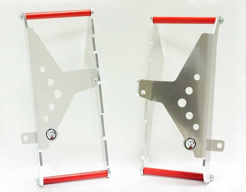 AXP-Racing / エーエックスピーレーシング ラジエーターブレース - レッドスペーサー | AX1095