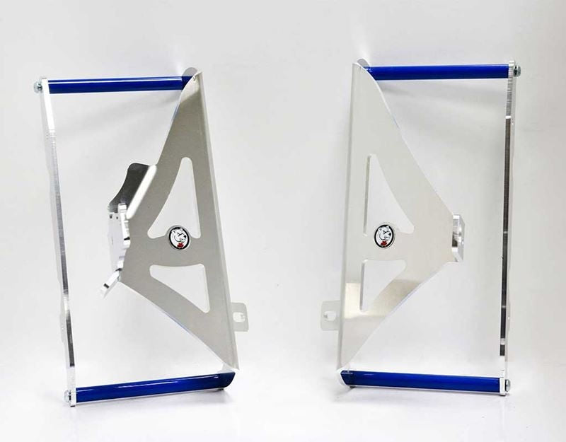 AXP-Racing / エーエックスピーレーシング ラジエーターブレース - ブルースペーサー | AX1100