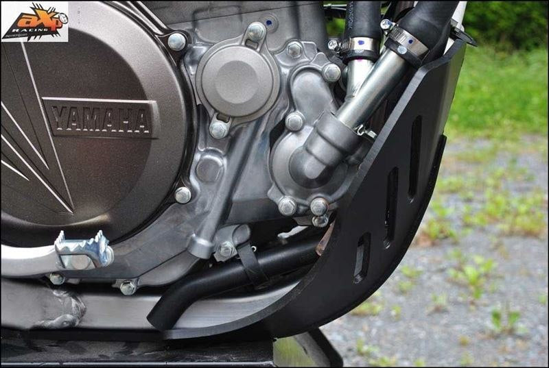 AXP-Racing / エーエックスピーレーシング スキッドプレート PHD 6mm - ブラック/ブルースティッカー | AX1334