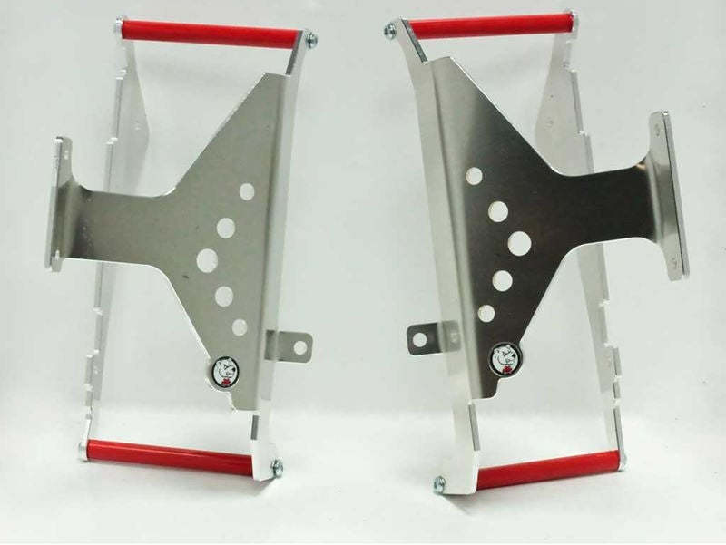 AXP-Racing / エーエックスピーレーシング ラジエーターブレース - レッドスペーサー | AX1336