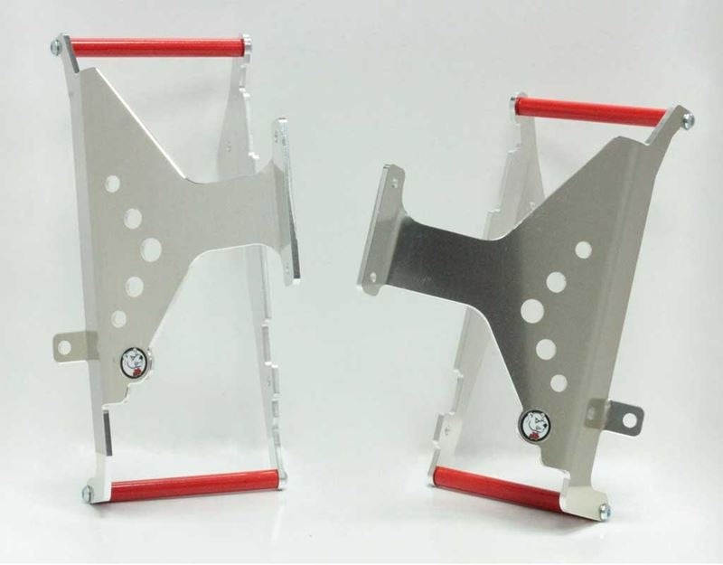 AXP-Racing / エーエックスピーレーシング ラジエーターブレース - レッドスペーサー | AX1370