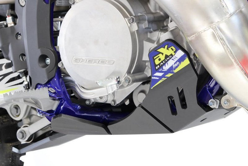AXP-Racing / エーエックスピーレーシング Xtrem HDPE スキッドプレート - ブラック | AX1424