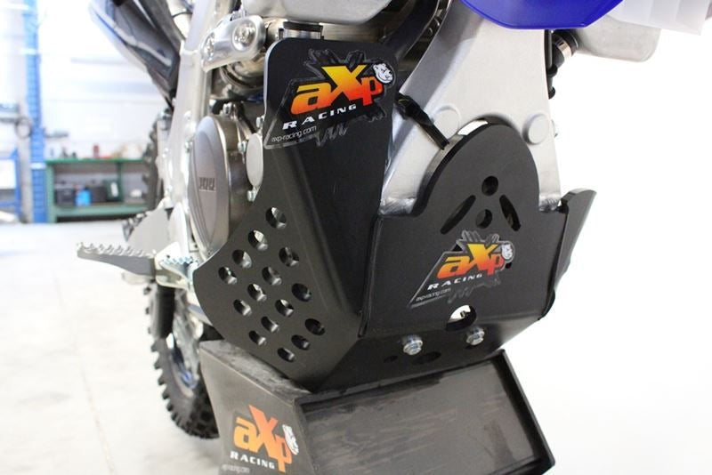 AXP-Racing / エーエックスピーレーシング Xtrem HDPE スキッドプレート - ブラック | AX1428