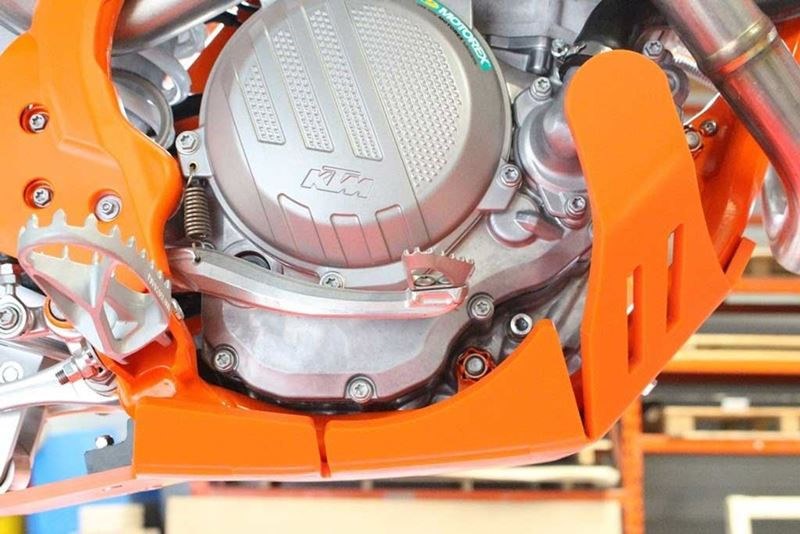 AXP-Racing / エーエックスピーレーシング Xtrem HDPE スキッドプレート - オレンジ | AX1455