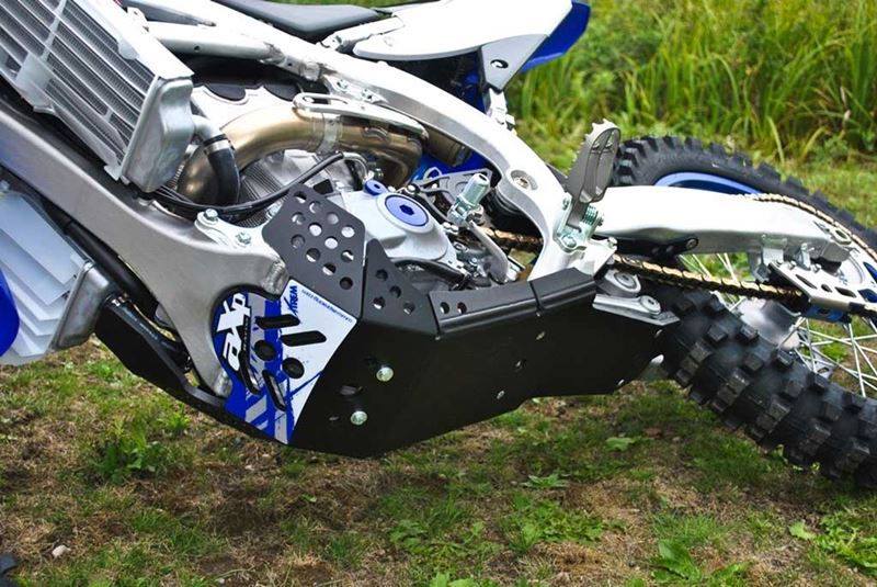 AXP-Racing / エーエックスピーレーシング Xtrem HDPE スキッドプレート - ブラック | AX1459