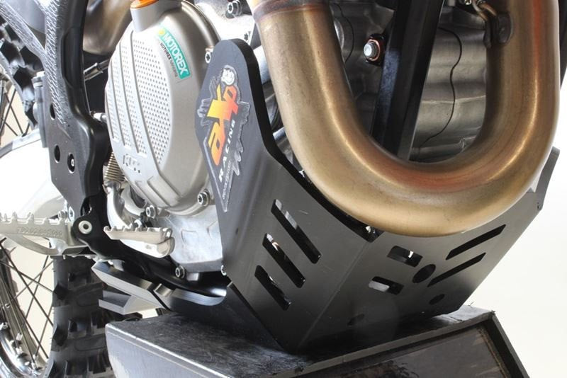 AXP-Racing / エーエックスピーレーシング Xtrem HDPE スキッドプレート - ブラック | AX1501