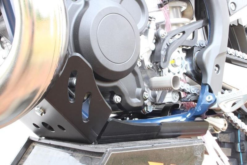 AXP-Racing / エーエックスピーレーシング Xtrem HDPE スキッドプレート - ブラック | AX1504