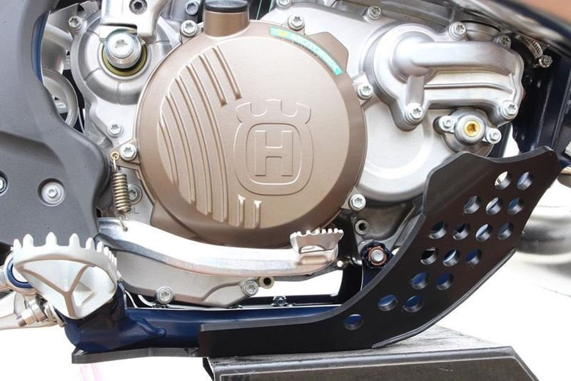 AXP-Racing / エーエックスピーレーシング スキッドプレート PHD 6mm - ブラック | AX1505