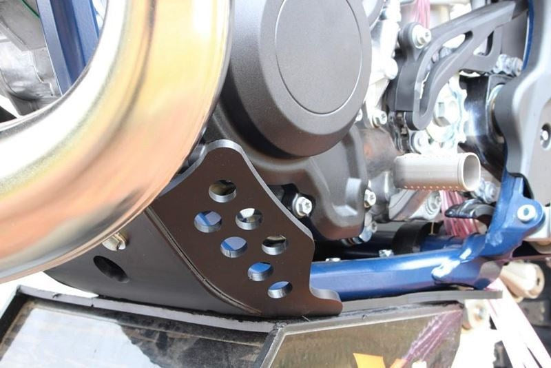 AXP-Racing / エーエックスピーレーシング スキッドプレート PHD 6mm - ブラック | AX1505