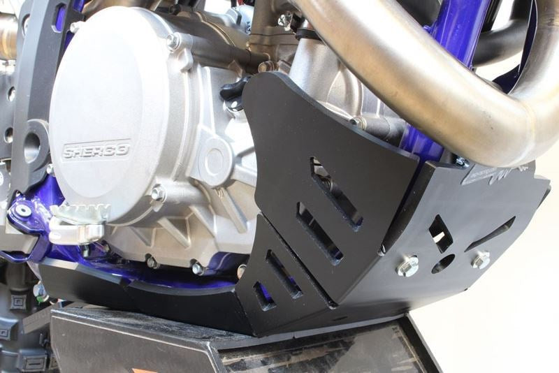 AXP-Racing / エーエックスピーレーシング Xtrem HDPE スキッドプレート - ブラック | AX1513