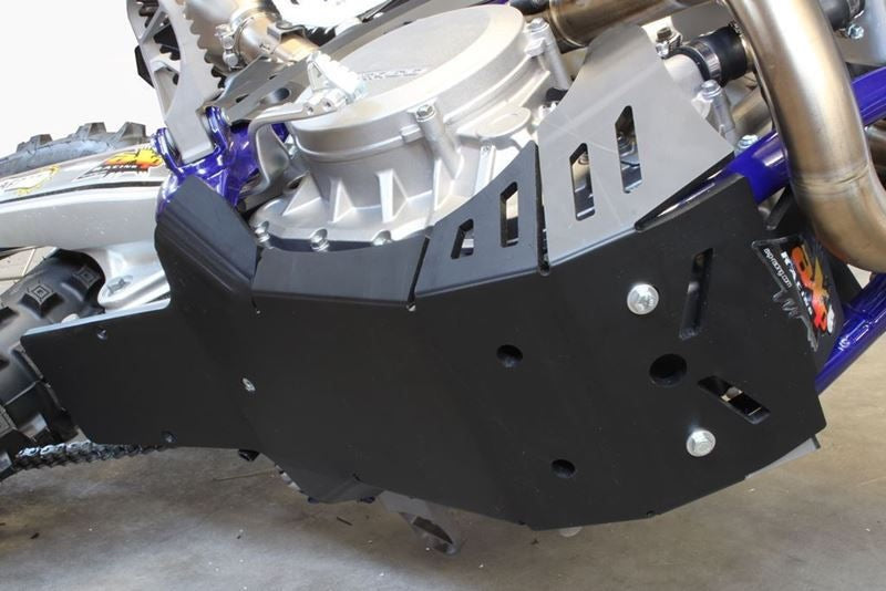 AXP-Racing / エーエックスピーレーシング Xtrem HDPE スキッドプレート - ブラック | AX1513