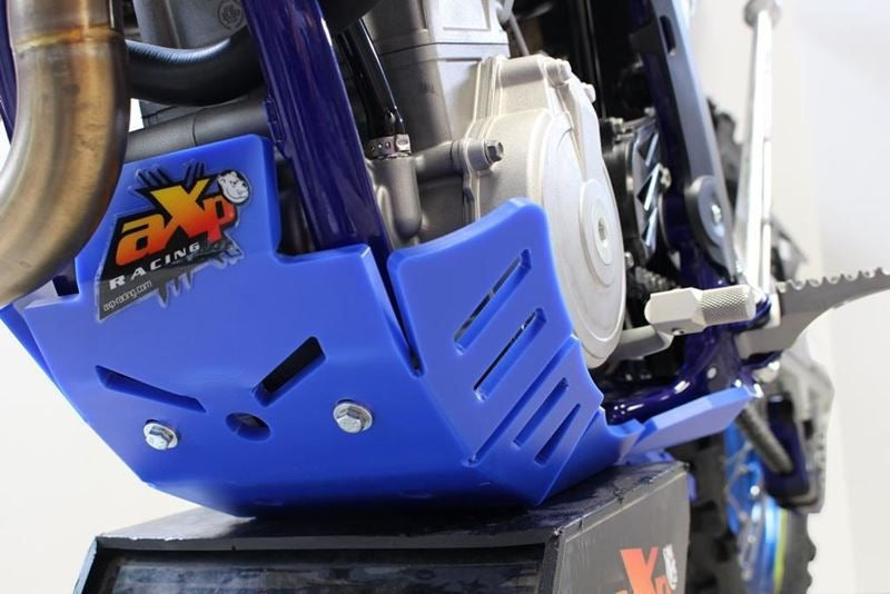 AXP-Racing / エーエックスピーレーシング Xtrem HDPE スキッドプレート - ブルー | AX1514