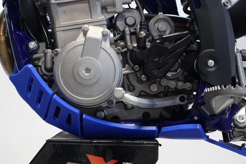 AXP-Racing / エーエックスピーレーシング Xtrem HDPE スキッドプレート - ブルー | AX1514