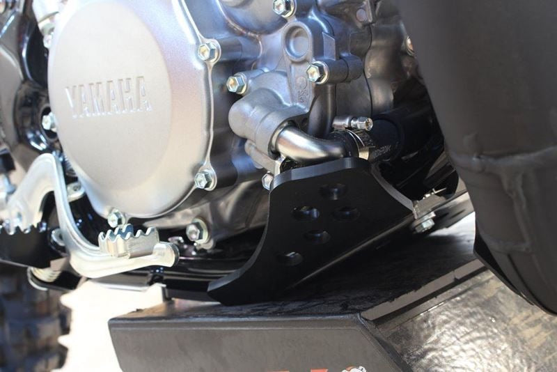 AXP-Racing / エーエックスピーレーシング スキッドプレート PHD 6mm - ブラック | AX1518