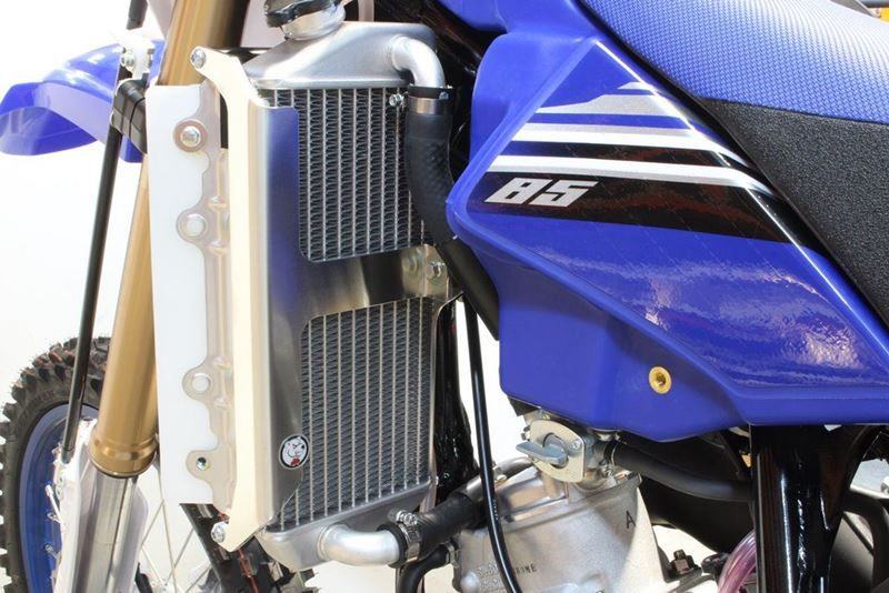 AXP-Racing / エーエックスピーレーシング ラジエーターブレース - ブラック | AX1520