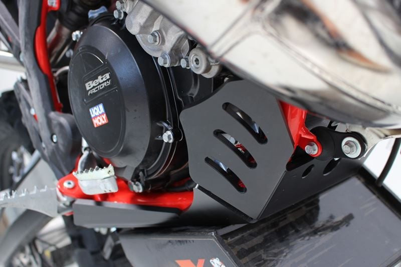 AXP-Racing / エーエックスピーレーシング Xtrem HDPE スキッドプレート - ブラック | AX1550