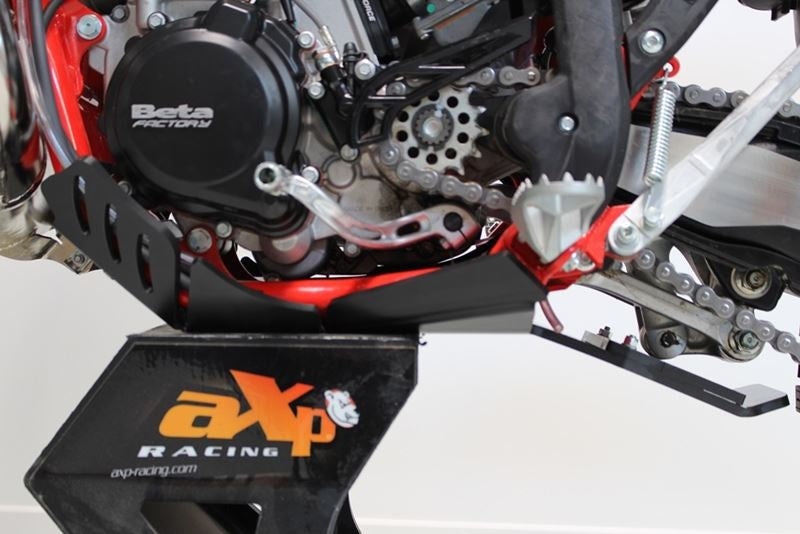 AXP-Racing / エーエックスピーレーシング Xtrem HDPE スキッドプレート - ブラック | AX1550