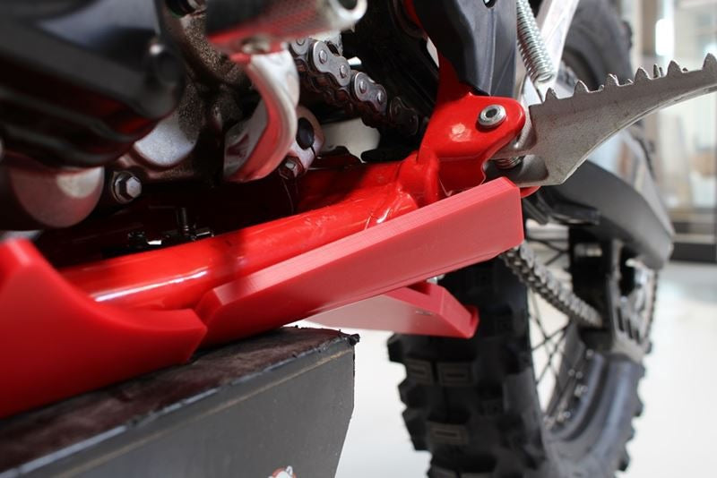 AXP-Racing / エーエックスピーレーシング Xtrem HDPE スキッドプレート - Red | AX1551