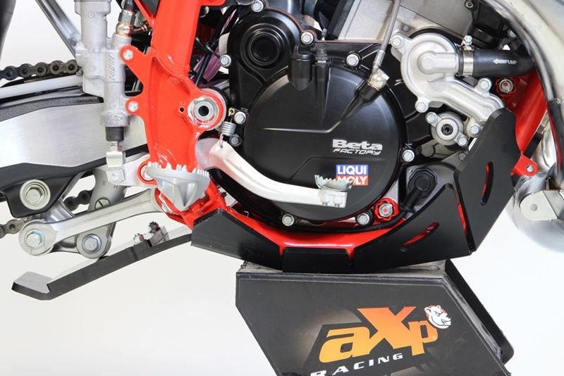 AXP-Racing / エーエックスピーレーシング Xtrem HDPE スキッドプレート - ブラック | AX1562