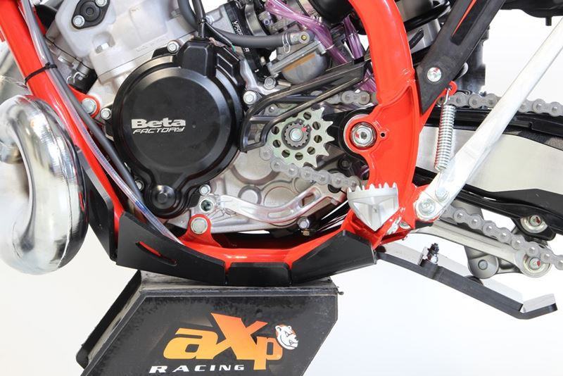 AXP-Racing / エーエックスピーレーシング Xtrem HDPE スキッドプレート - ブラック | AX1562
