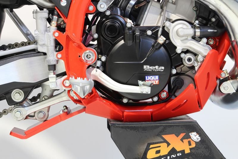 AXP-Racing / エーエックスピーレーシング Xtrem HDPE スキッドプレート - Red | AX1563