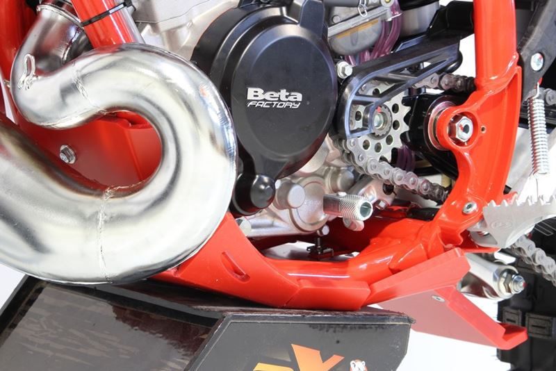 AXP-Racing / エーエックスピーレーシング Xtrem HDPE スキッドプレート - Red | AX1563