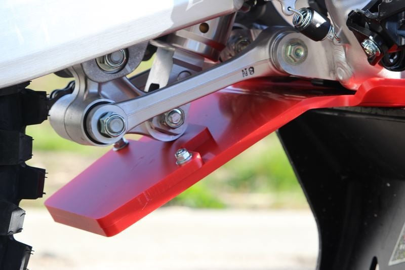 AXP-Racing / エーエックスピーレーシング Xtrem HDPE スキッドプレート - Red | AX1581