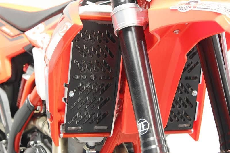 AXP-Racing / エーエックスピーレーシング Xtrem Radiator Guards - Red | AX1583