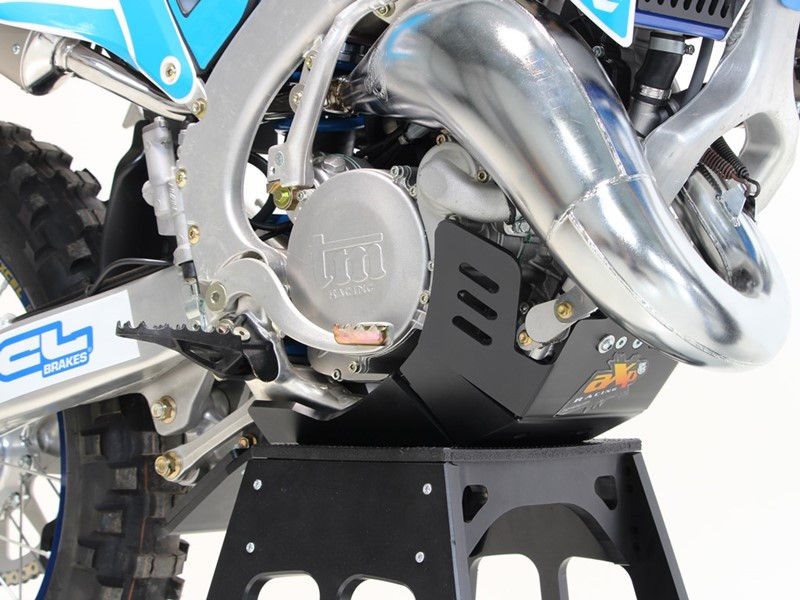 AXP-Racing / エーエックスピーレーシング Xtrem HDPE スキッドプレート - ブラック | AX1629