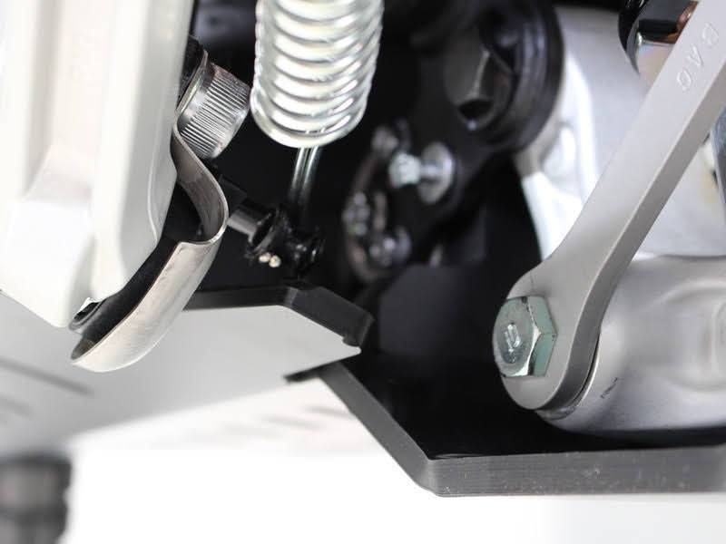 AXP-Racing / エーエックスピーレーシング Adventure スキッドプレート HDPE 8mm - ブラック | AX1634