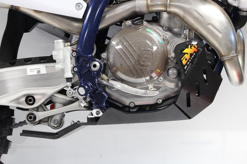 AXP-Racing / エーエックスピーレーシング Xtrem HDPE スキッドプレート - ブラック | AX1655