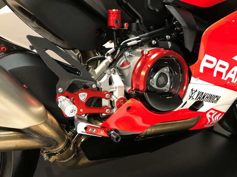 CNC Racing Clear oil bath clutch cover Ducati Panigale Red | CA200R