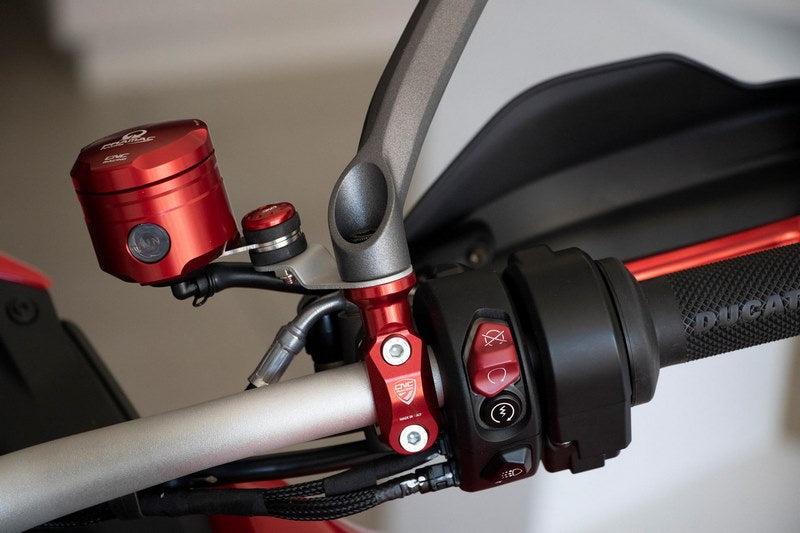 CNC Racing / シーエヌシーレーシング Clamp right side Ducati Multistrada V4 | CV021