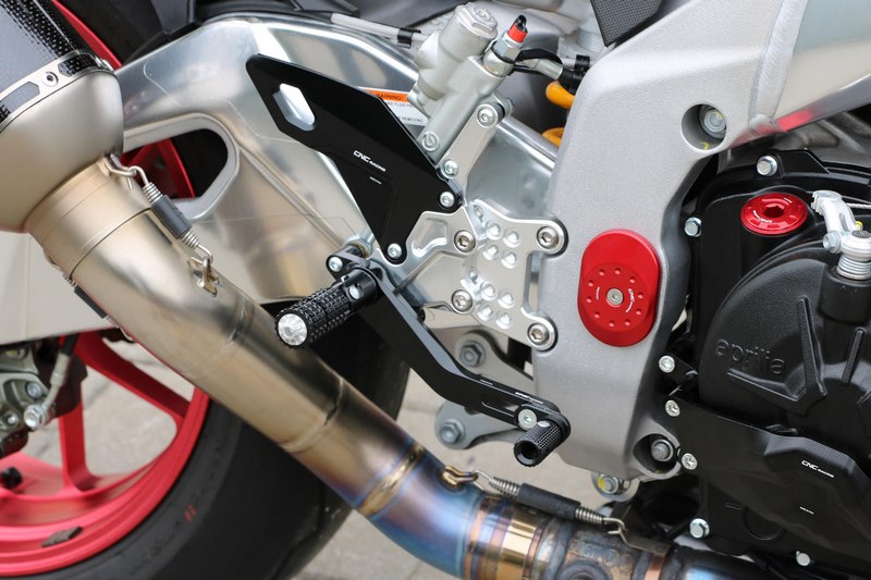 CNC Racing REAR SETS ADJUSTABLE FOR APRILIA RSV4 - TUONO | PE501