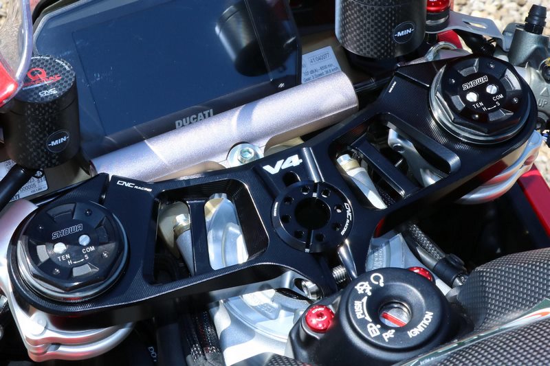 CNC Racing Triple clamps Ducati Panigale V4 - Top yoke Black | PST15B