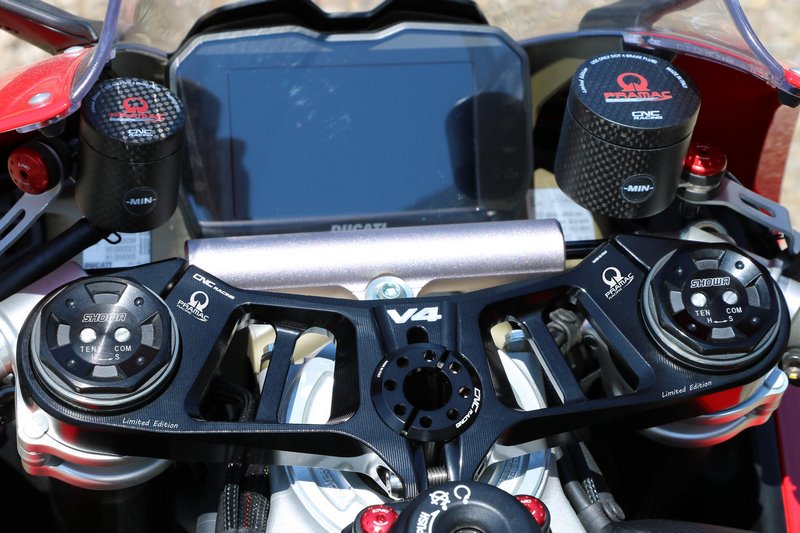 CNC Racing Triple clamps Ducati Panigale V4 - Top Yoke Pramac Racing Lim. Ed. Black | PST15BPR