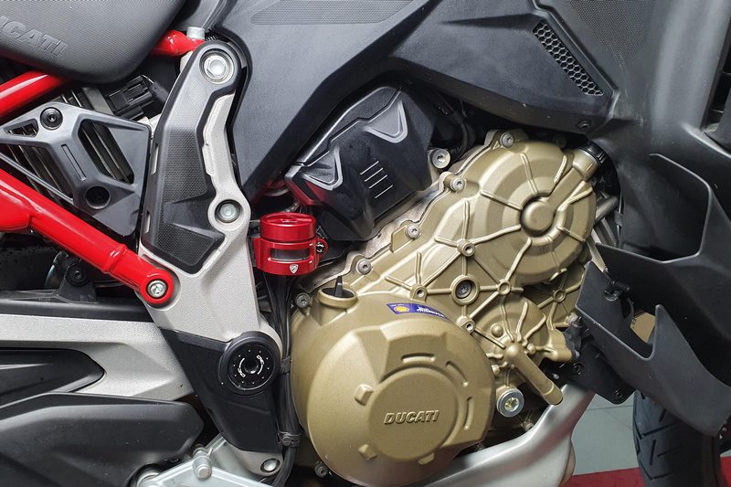 CNC Racing / シーエヌシーレーシング Clamp for rear brake fluid tank Ducati Multistrada V4 | SEA14