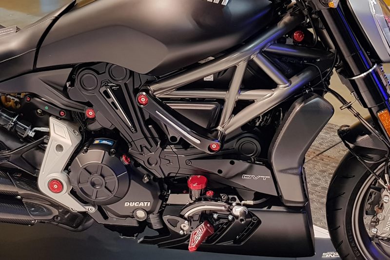 CNC Racing FRAME SLIDER DUCATI XDIAVEL BICOLOR Black/Silver | TC401BS