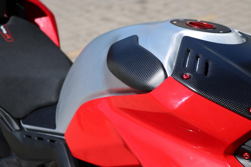 CNC Racing Fuel tank slider Carbon/Kevlar Matt Carbon | ZP112Y