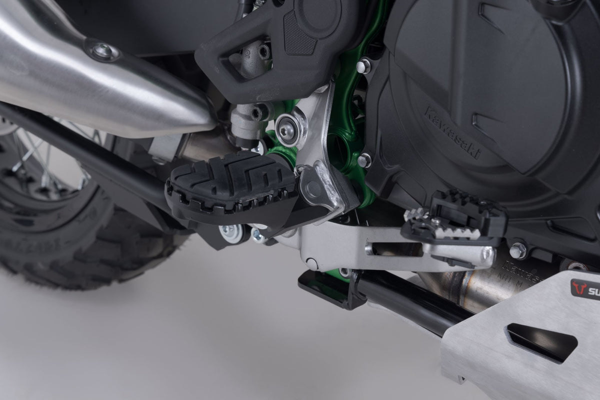 SW-MOTECH / SWモテック ION Fußrasten-Kit Schwarz. Kawasaki KLE500 / KLE500 SE (26-). | FRS.08.011.10500/B