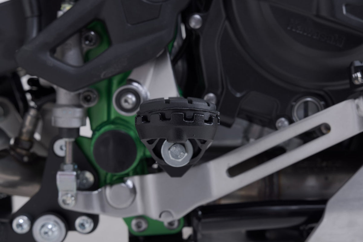 SW-MOTECH / SWモテック ION Fußrasten-Kit Schwarz. Kawasaki KLE500 / KLE500 SE (26-). | FRS.08.011.10500/B