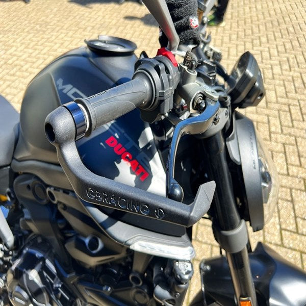 GBRacing / ジービーレーシング ブレーキレバーガード 18mmインサートと10mmスペーサー、160mm。 | BLG-18-S10-A160-GBR