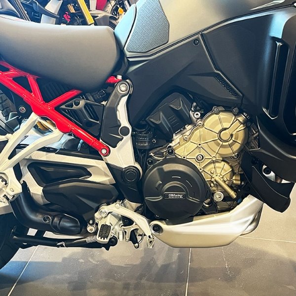 GBRacing / ジービーレーシング Multistrada ムルティストラーダ V4エンジンカバーセット2022-2023 | EC-V4-MS-2022-SET-GBR