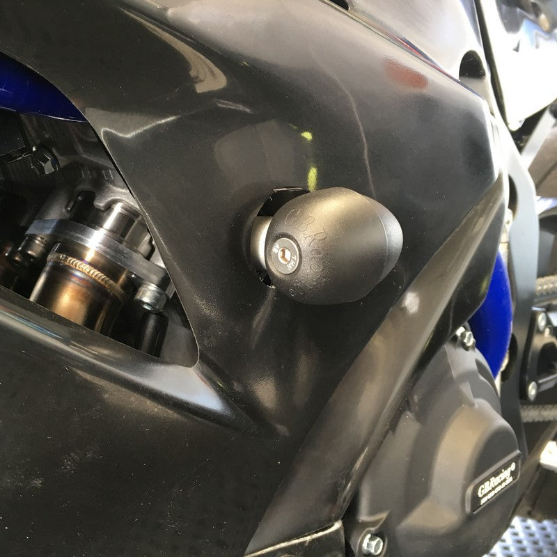 GBRacing / ジービーレーシング ブレットフレームスライダー - 右手側 | FS-GSXR1000-L7-RHS-R