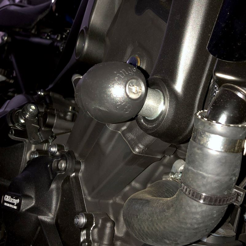 GBRacing / ジービーレーシング Yamaha ブレットフレームスライダー 右手側 - XSR900 2015 - STREET | FS-XSR900-2015-RHS-S