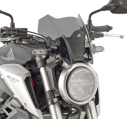 Givi / ジビ スクリーン Honda CBR 125 R 18- CB 300 R スモーク dim. HxW 21x28 cm フィッティングキット付属 | A1164