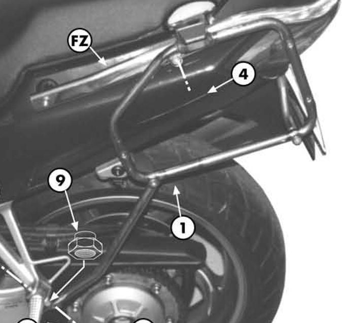 Givi / ジビ VFR 800 (98-01) チューブ状サイドケース ホルダー (ブラック) | PL257