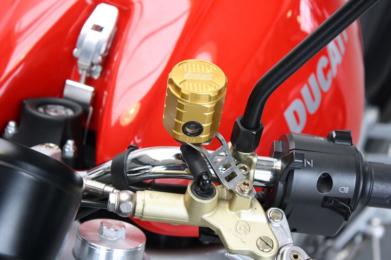GSGモトテクニック クラッチオイルリザーバー Ducati モンスター 1000 S2R / RS (2006-2008) | 3999-B38-D52